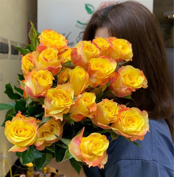 Cam Nữ Thần Viền Đỏ